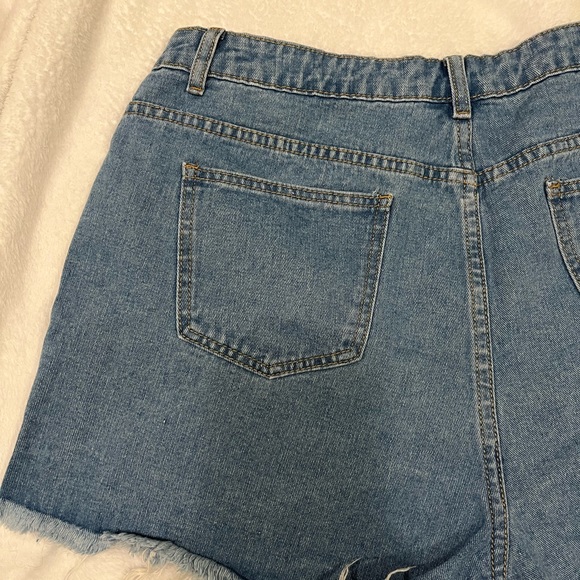 Shein Light Wash Raw Hem Ripped Shorts - Picture 4 of 5